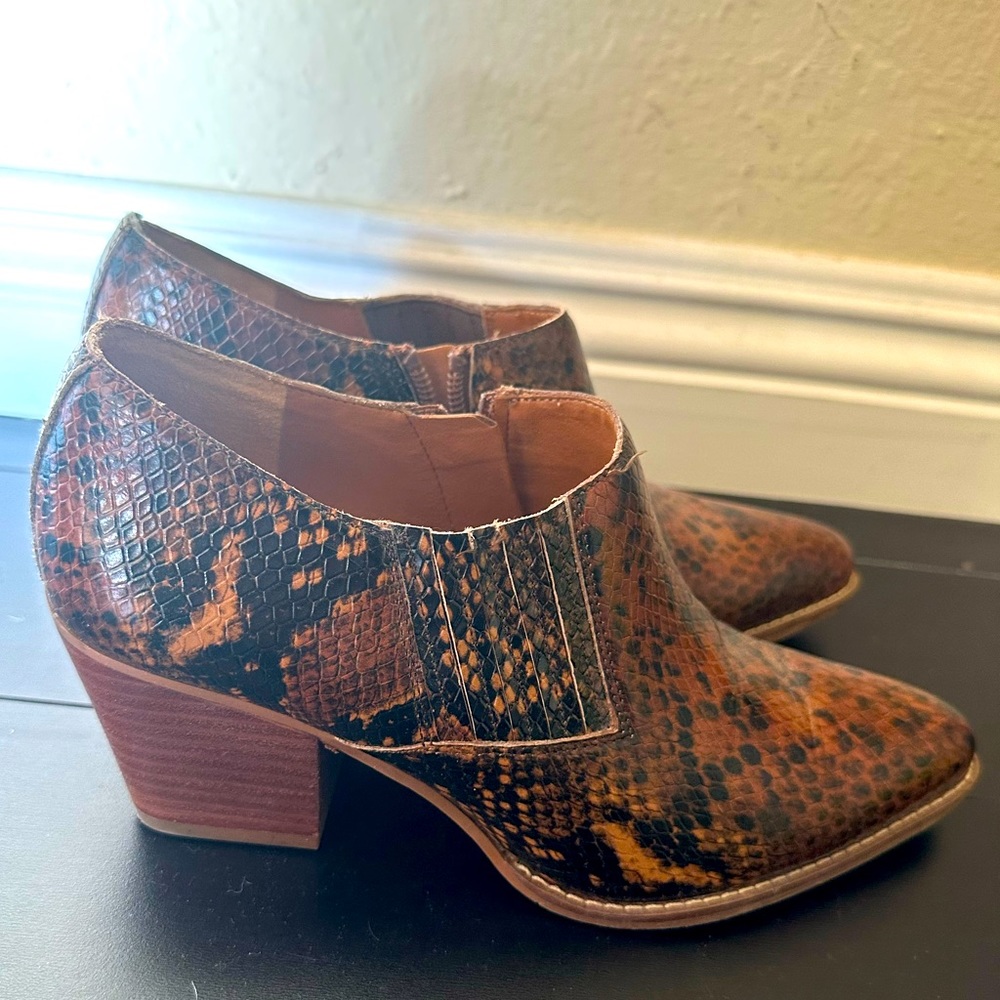 Franco Sarto Snake Skin Cowboy Boots Size 7